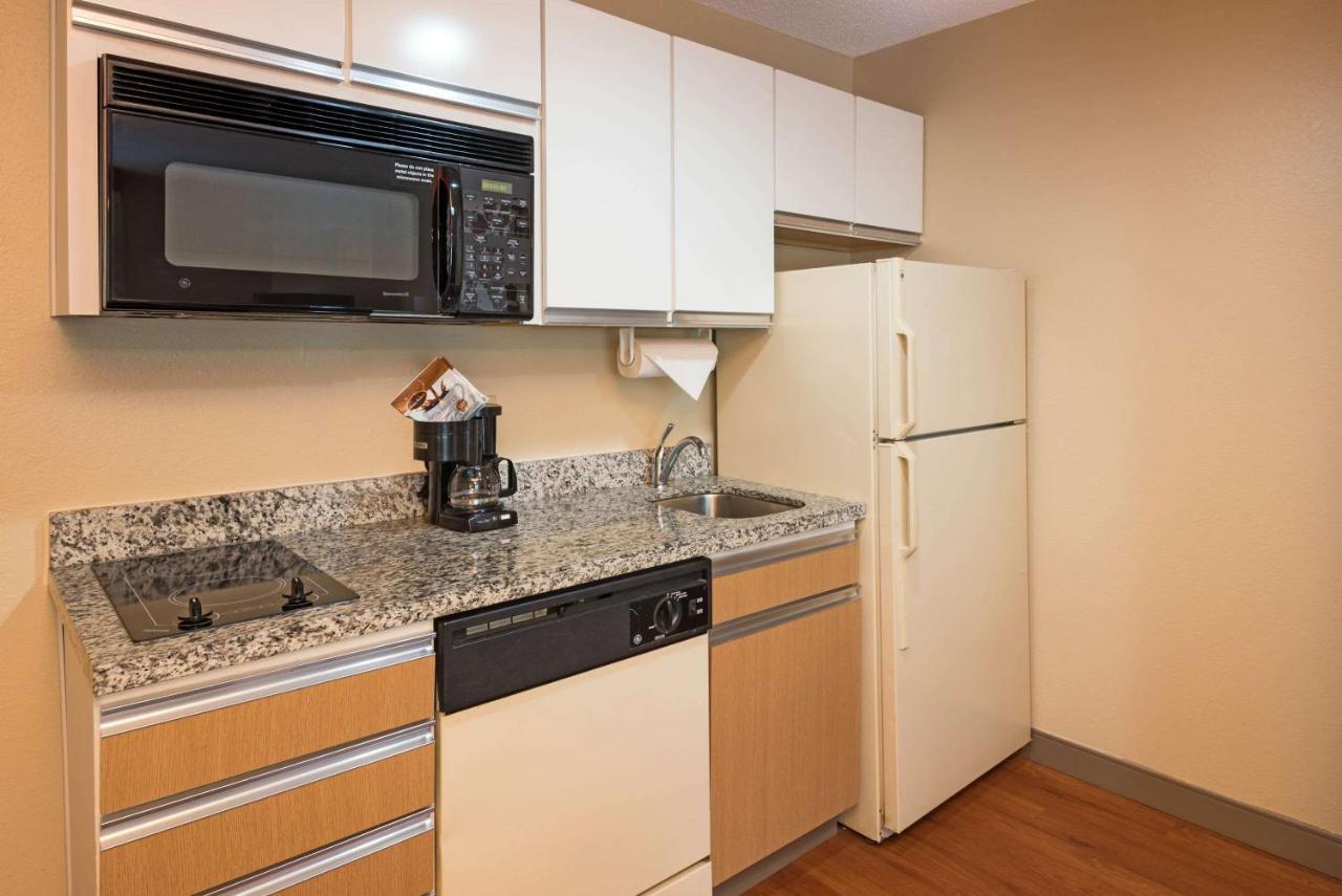 Mainstay Suites Detroit فارمنجتون هيلز المظهر الخارجي الصورة