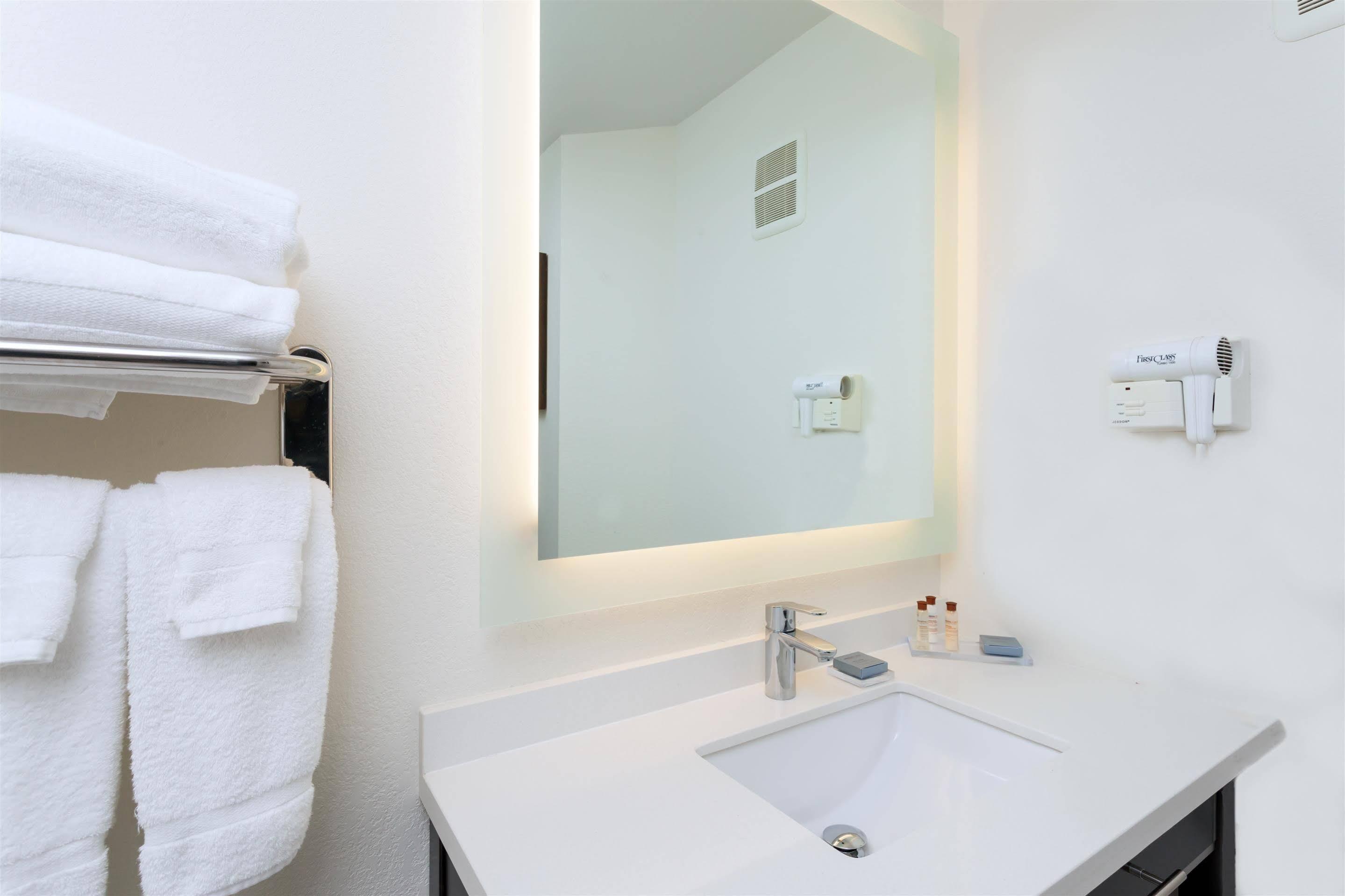 Mainstay Suites Detroit فارمنجتون هيلز المظهر الخارجي الصورة