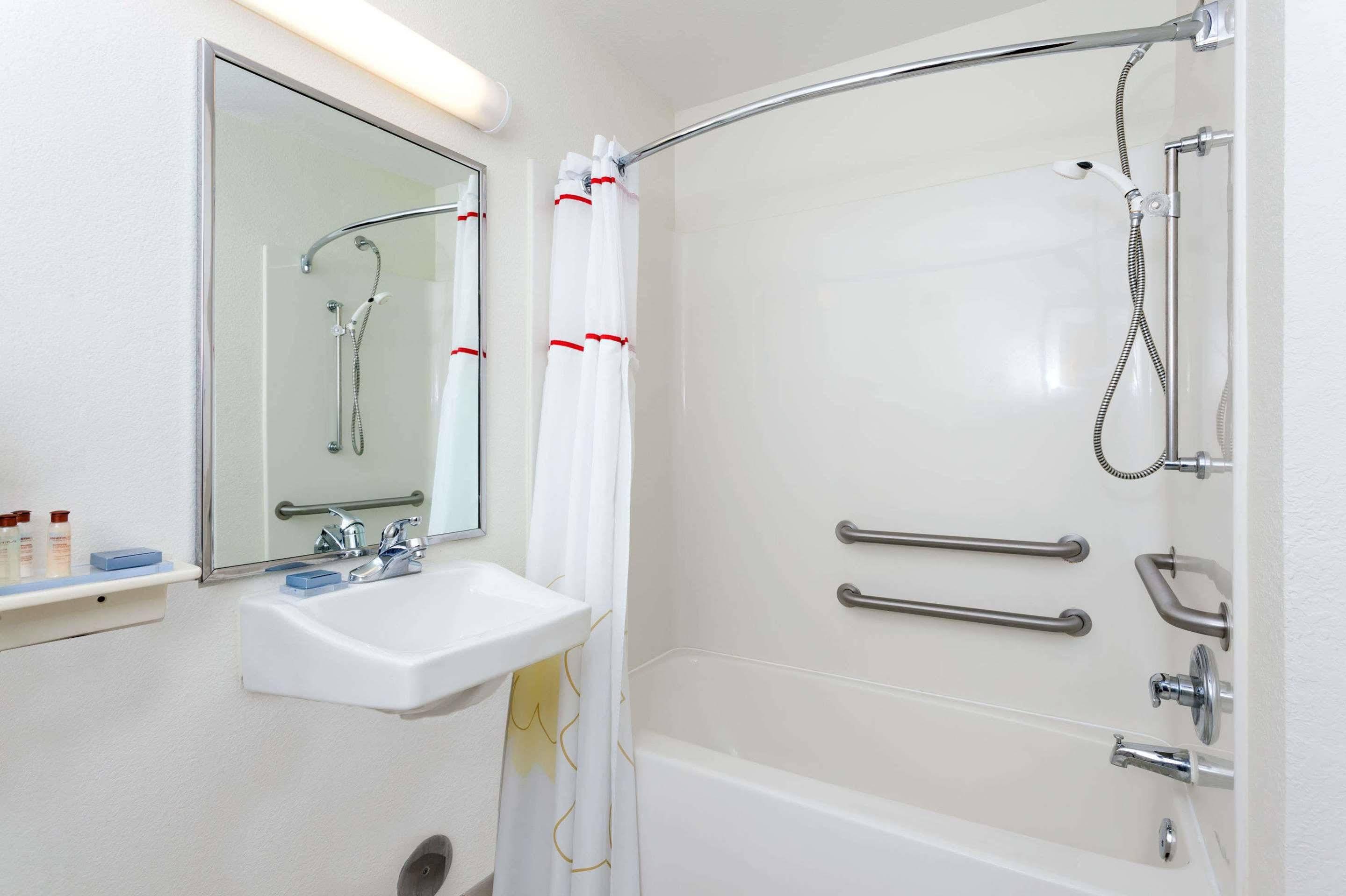 Mainstay Suites Detroit فارمنجتون هيلز المظهر الخارجي الصورة